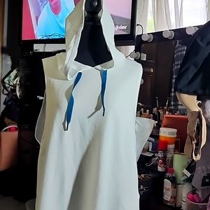 Large white pull over workout shirt to wear on top of sports bra